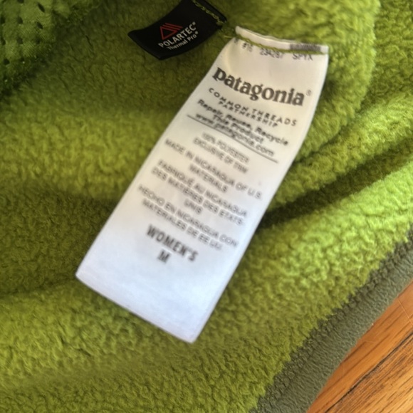 Patagonia Women's Re-Tool Snap-T Pullover in Green - Picture 5 of 6